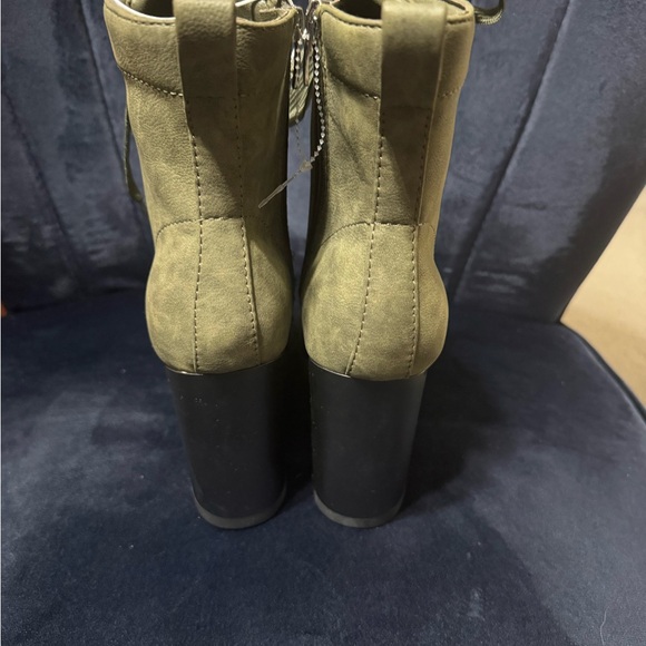 Stylish Olive Green Women's Boots - Picture 3 of 4